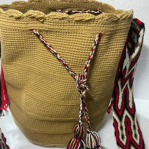 Authentic Wayuu mochila - Picture 1 of 3
